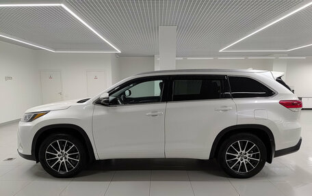 Toyota Highlander III, 2019 год, 3 160 000 рублей, 10 фотография