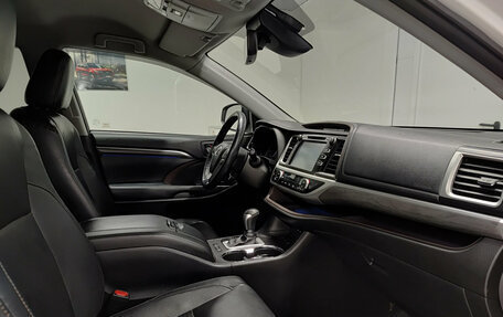 Toyota Highlander III, 2019 год, 3 160 000 рублей, 13 фотография