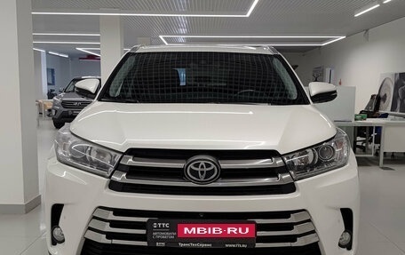 Toyota Highlander III, 2019 год, 3 160 000 рублей, 2 фотография