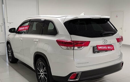 Toyota Highlander III, 2019 год, 3 160 000 рублей, 8 фотография