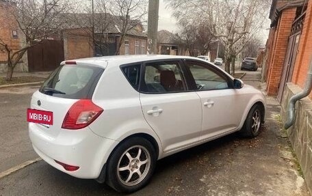 KIA cee'd I рестайлинг, 2010 год, 865 000 рублей, 2 фотография