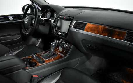 Volkswagen Touareg III, 2011 год, 1 890 000 рублей, 13 фотография