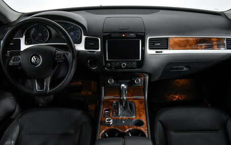 Volkswagen Touareg III, 2011 год, 1 890 000 рублей, 14 фотография