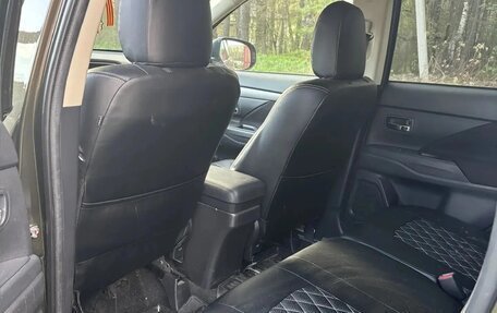 Mitsubishi Outlander III рестайлинг 3, 2018 год, 2 800 000 рублей, 2 фотография