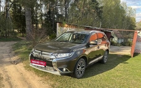 Mitsubishi Outlander III рестайлинг 3, 2018 год, 2 800 000 рублей, 5 фотография
