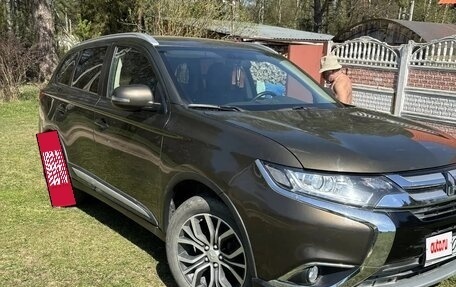 Mitsubishi Outlander III рестайлинг 3, 2018 год, 2 800 000 рублей, 6 фотография