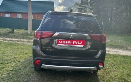 Mitsubishi Outlander III рестайлинг 3, 2018 год, 2 800 000 рублей, 7 фотография