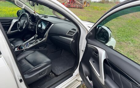 Mitsubishi Pajero Sport III рестайлинг, 2018 год, 2 470 000 рублей, 20 фотография