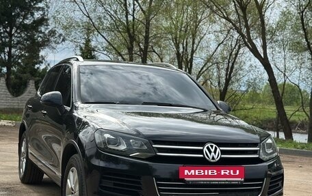 Volkswagen Touareg III, 2011 год, 1 470 000 рублей, 2 фотография
