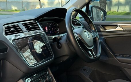 Volkswagen Tiguan II, 2019 год, 2 040 000 рублей, 13 фотография