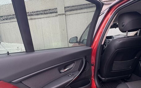 BMW 3 серия, 2018 год, 2 400 000 рублей, 13 фотография