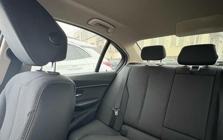 BMW 3 серия, 2018 год, 2 400 000 рублей, 15 фотография