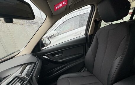 BMW 3 серия, 2018 год, 2 400 000 рублей, 14 фотография