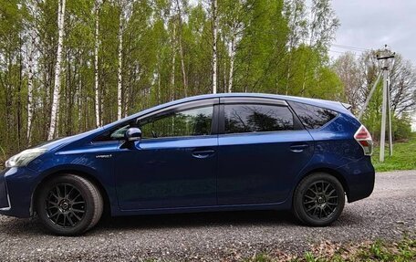 Toyota Prius Alpha I (ZVW40/41), 2014 год, 1 570 000 рублей, 3 фотография