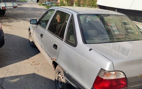 Daewoo Nexia I рестайлинг, 2003 год, 40 000 рублей, 6 фотография