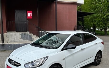 Hyundai Solaris II рестайлинг, 2011 год, 720 000 рублей, 1 фотография