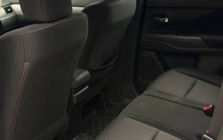 Mitsubishi Outlander III рестайлинг 3, 2012 год, 1 250 000 рублей, 9 фотография