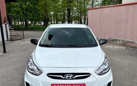Hyundai Solaris II рестайлинг, 2011 год, 720 000 рублей, 2 фотография