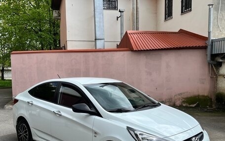 Hyundai Solaris II рестайлинг, 2011 год, 720 000 рублей, 4 фотография