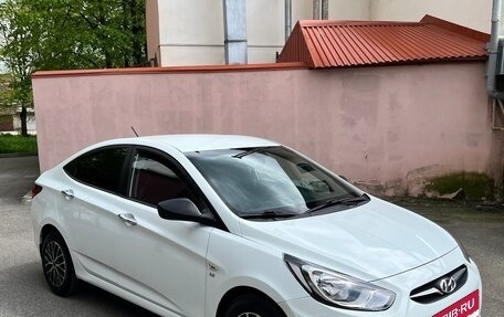 Hyundai Solaris II рестайлинг, 2011 год, 720 000 рублей, 3 фотография