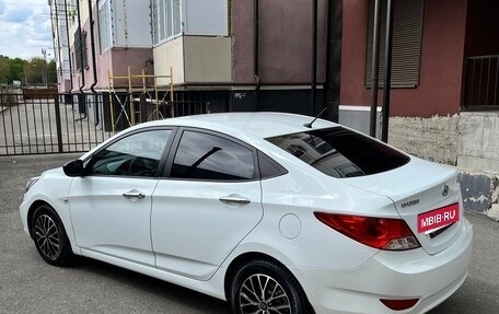 Hyundai Solaris II рестайлинг, 2011 год, 720 000 рублей, 10 фотография
