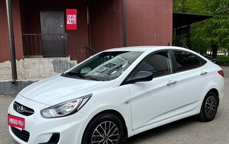 Hyundai Solaris II рестайлинг, 2011 год, 720 000 рублей, 13 фотография