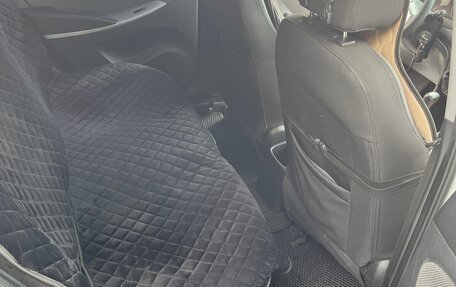 Hyundai Solaris II рестайлинг, 2011 год, 720 000 рублей, 23 фотография