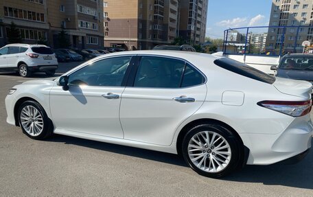 Toyota Camry, 2019 год, 2 850 000 рублей, 2 фотография