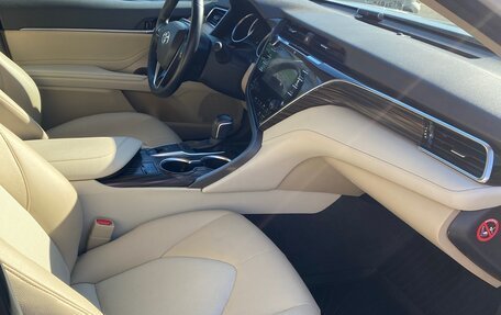 Toyota Camry, 2019 год, 2 850 000 рублей, 10 фотография
