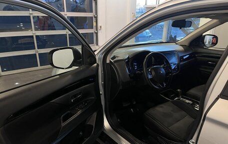Mitsubishi Outlander III рестайлинг 3, 2019 год, 2 542 000 рублей, 19 фотография