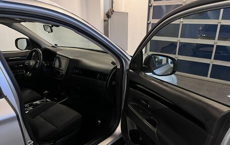 Mitsubishi Outlander III рестайлинг 3, 2019 год, 2 542 000 рублей, 25 фотография
