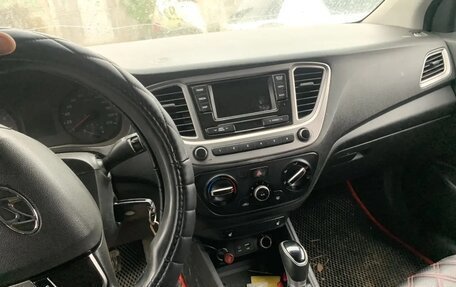 Hyundai Solaris II рестайлинг, 2018 год, 510 000 рублей, 4 фотография