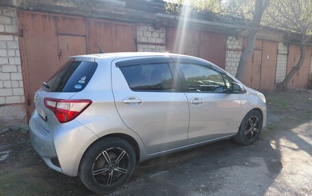 Toyota Vitz, 2017 год, 945 000 рублей, 4 фотография