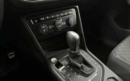 Volkswagen Tiguan II, 2018 год, 2 211 060 рублей, 19 фотография