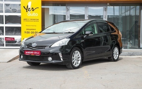 Toyota Prius Alpha I (ZVW40/41), 2013 год, 1 335 000 рублей, 1 фотография