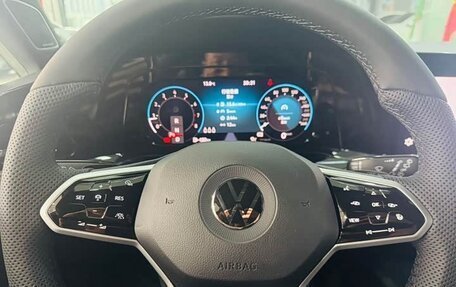 Volkswagen Golf VIII, 2022 год, 1 600 000 рублей, 12 фотография