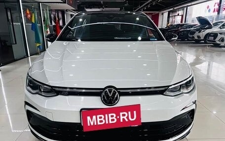 Volkswagen Golf VIII, 2022 год, 1 600 000 рублей, 2 фотография