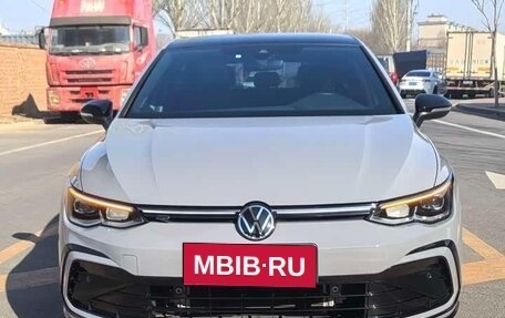 Volkswagen Golf VIII, 2022 год, 1 600 000 рублей, 2 фотография