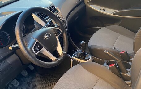 Hyundai Solaris II рестайлинг, 2011 год, 454 000 рублей, 5 фотография