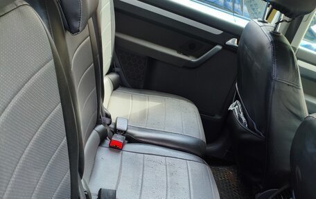 Volkswagen Touran III, 2012 год, 999 000 рублей, 6 фотография