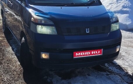 Toyota Voxy II, 2002 год, 750 000 рублей, 1 фотография