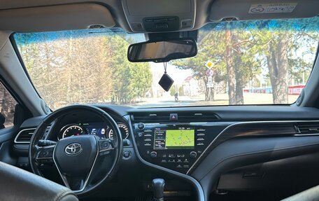 Toyota Camry, 2018 год, 2 750 000 рублей, 16 фотография