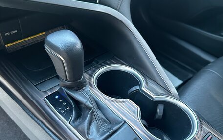 Toyota Camry, 2018 год, 2 750 000 рублей, 19 фотография