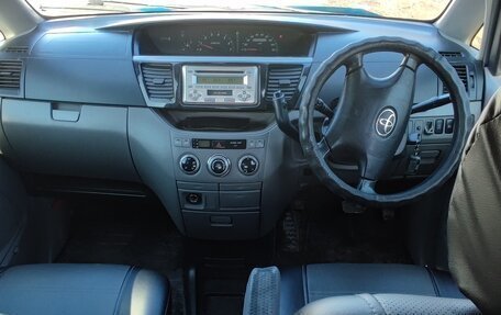 Toyota Voxy II, 2002 год, 750 000 рублей, 9 фотография