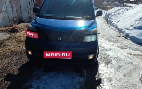 Toyota Voxy II, 2002 год, 750 000 рублей, 13 фотография
