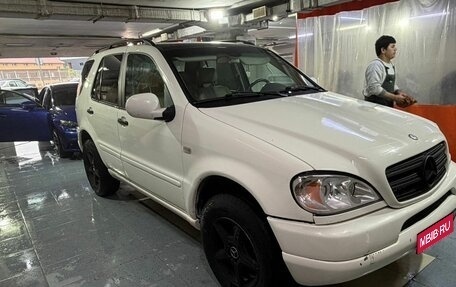 Mercedes-Benz M-Класс, 2000 год, 540 000 рублей, 1 фотография