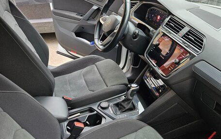 Volkswagen Tiguan II, 2021 год, 3 200 000 рублей, 5 фотография