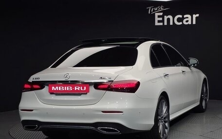 Mercedes-Benz E-Класс, 2022 год, 5 120 000 рублей, 4 фотография