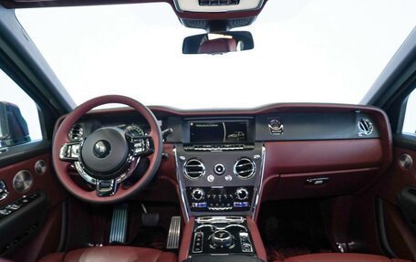 Rolls-Royce Cullinan, 2020 год, 31 900 000 рублей, 16 фотография