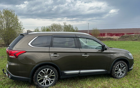 Mitsubishi Outlander III рестайлинг 3, 2018 год, 2 850 000 рублей, 2 фотография
